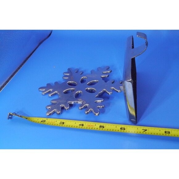 2 Pack 3D Snowflake Christmas Stocking Holders Metal Mantel Silver Tone Unique - Picture 7 of 14